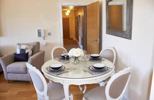 Southport Apartment | The Palm Suite