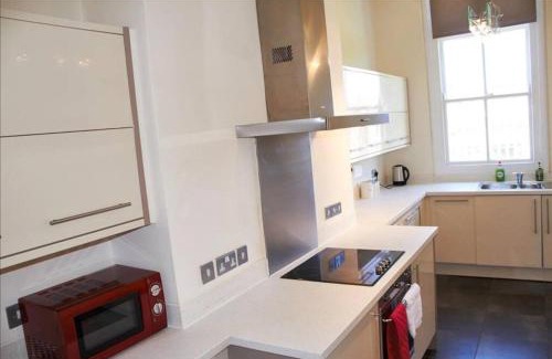 Southport Apartment | The Palm Suite