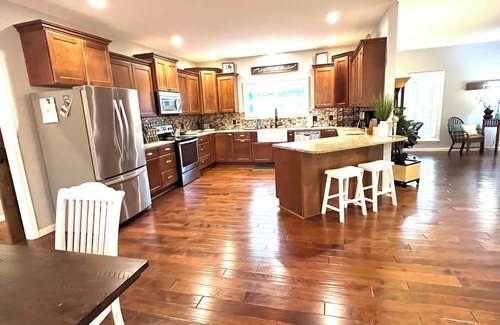 Southern Pines House | The Palmer Retreat on the Green-HotTub,SaltWaterPool,FirePit,Family,Events