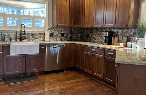 Southern Pines House | The Palmer Retreat on the Green-HotTub,SaltWaterPool,FirePit,Family,Events