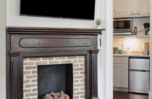 Cannonborough Elliotborough Apartment | The Palmetto Suite at 265 Rutledge