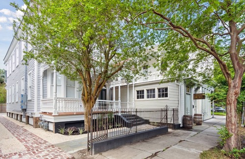 Cannonborough Elliotborough Apartment | The Palmetto Suite at 265 Rutledge
