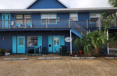 Holmes Beach Condo | The Palms "A" an upstairs unit located in the center district of Holmes Beach