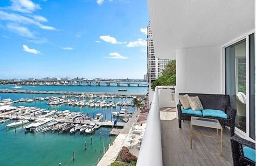 Downtown Miami Apartment | The Palms! Direct water view corner condo