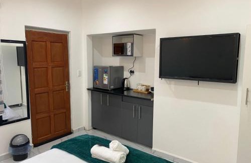 Lombardy East House | The Palms Guest House