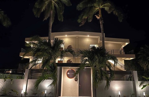 King's Park Villa | The Palms - King Suite