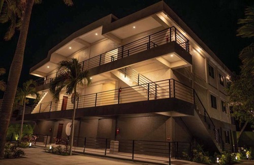 King's Park Villa | The Palms - King Suite