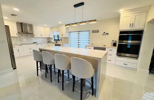 Richmond West House | The Palms - Lux Home in Miami w Pool & Huge Patio