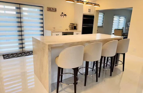 Richmond West House | The Palms - Lux Home in Miami w Pool & Huge Patio