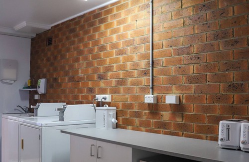 Wollongong CBD Hotel | The Palms Motel (Formerly Flinders Motel)