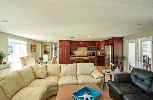 Riverview Estates House | The Palms-Private Heated Pool, Hot Tub, Private backyard-5mi to beach