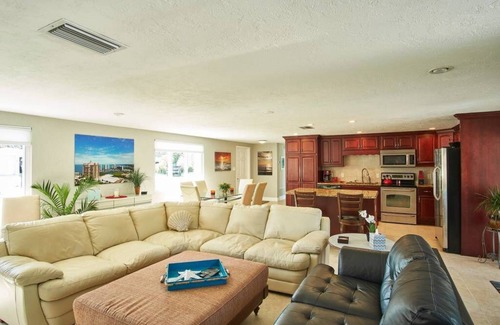Riverview Estates House | The Palms-Private Heated Pool, Hot Tub, Private backyard-5mi to beach