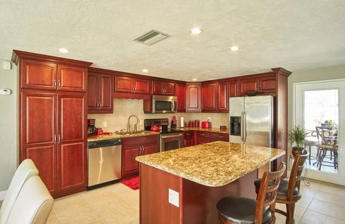 Riverview Estates House | The Palms-Private Heated Pool, Hot Tub, Private backyard-5mi to beach