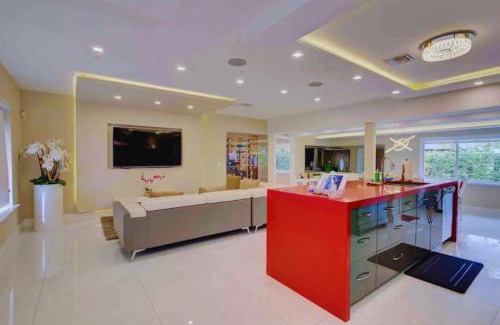 Ives Estates Villa | The Palms Villa with Cinema, Game Table, Pool, Jacuzzi , Giant Chess, 8 Beds