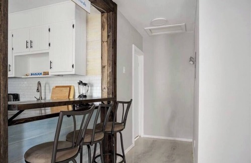 West Pensacola House | The PanAm, fire pit, bbq, kid & dog friendly
