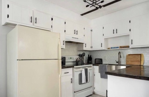 West Pensacola House | The PanAm, fire pit, bbq, kid & dog friendly