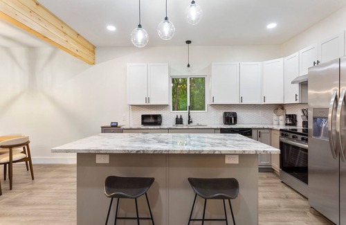 Westminster Cabin | The Panda Lakehouse - Charming 4 Bedroom Cabin in Lake Hartwell near Clemson