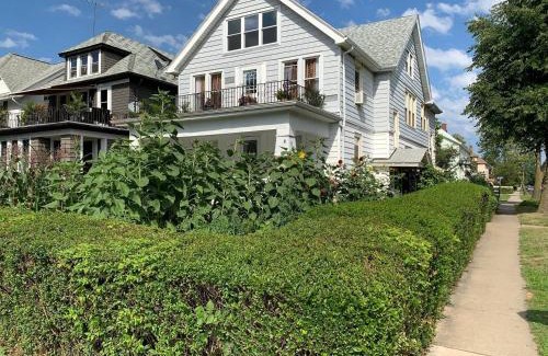 Downtown Buffalo Apartment | The Paradise House steps from the Heart of Hertel