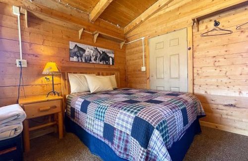 Zion National Park East Entrance House | The Park Cabin at Mount Carmel Motel and RV Park