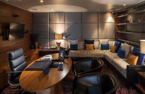 Somajiguda Hotel | The Park Hyderabad, Banjara Hills near Hussain Sagar Lake