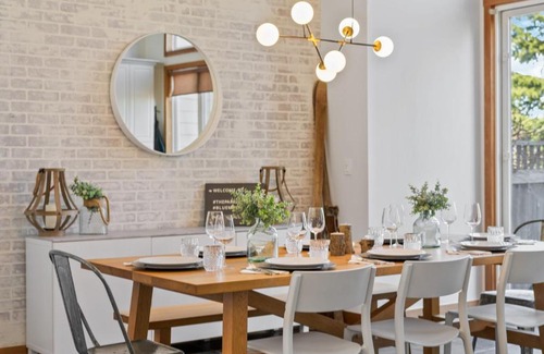 The Blue Mountains House | The Parker House Gorgeous Light and Spacious Chalet 86100