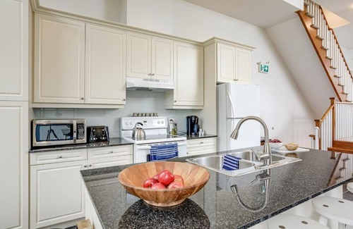 The Blue Mountains House | The Parker House Gorgeous Light and Spacious Chalet 86100