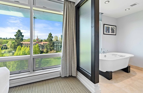 Downtown Victoria Apartment | The Parkside Hotel & Spa