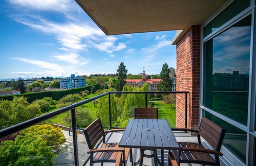 Downtown Victoria Apartment | The Parkside Hotel & Spa