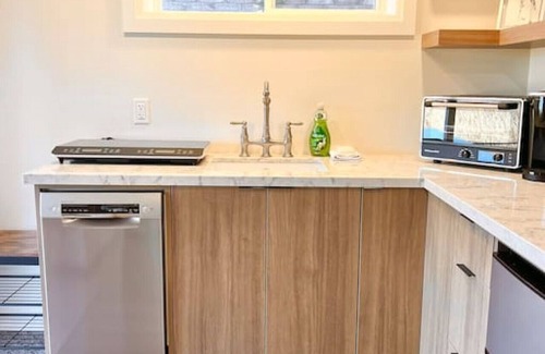Kitchener Condo | The Parkvale Home - Cozy 1BR with Stunning View!