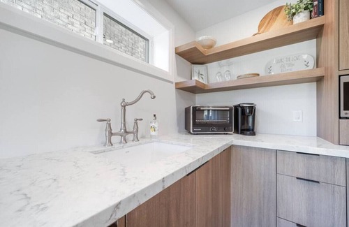 Kitchener Condo | The Parkvale Home - Cozy 1BR with Stunning View!
