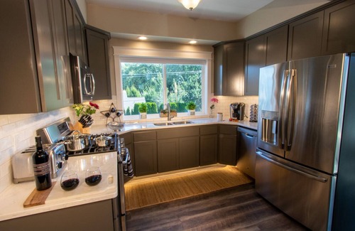 College Place Apartment | The Parkview Loft 0.8 miles from Walla Walla University