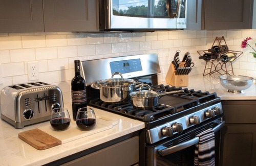 College Place Apartment | The Parkview Loft 0.8 miles from Walla Walla University