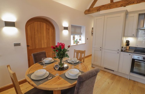 Whitney-on-Wye Cottage | THE PARLOUR, family friendly, luxury holiday cottage in Droitwich Spa