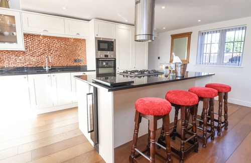Hapsford Cottage | THE PARLOUR, family friendly, luxury holiday cottage in Helsby