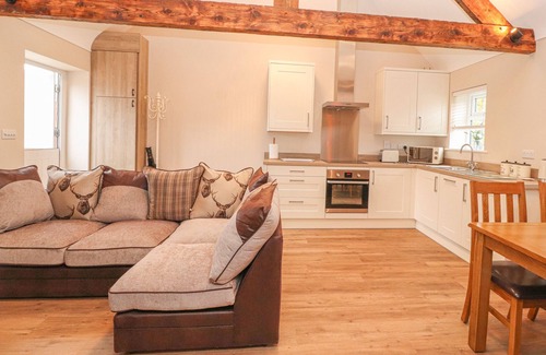 Wimbolds Trafford Cottage | THE PARLOUR, family friendly, character holiday cottage in Chester
