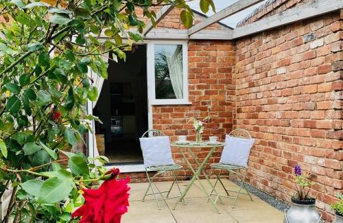 Severn Stoke House | The Parlour