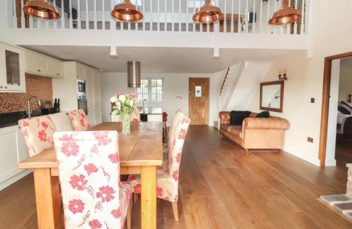 Hapsford House | The Parlour