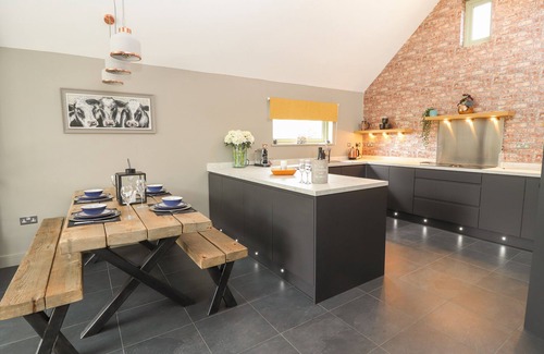 High Ercall Cottage | THE PARLOUR, pet friendly, character holiday cottage in Crudgington