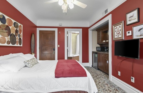 Springfield Hotel | The Pasfield House - Historic Mansion: The Bitsy