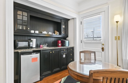 Springfield Hotel | The Pasfield House - Historic Mansion: The Nest