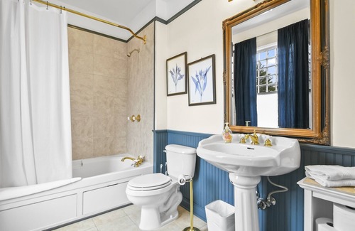 Springfield Hotel | The Pasfield House - Historic Mansion: The Nest