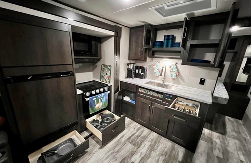 Glen Rose RV Rental | “The Paterfamilias” family rv, to campsite you reserve