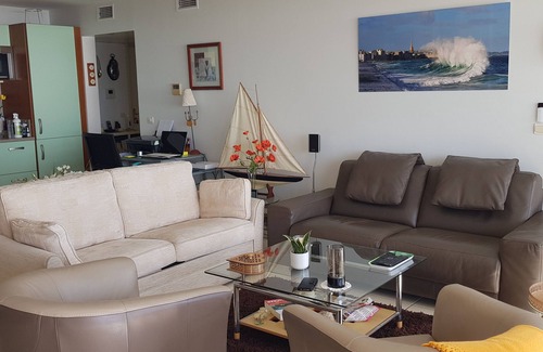 Le Grand Large Apartment | THE PATIO APARTMENT FACING THE SEA