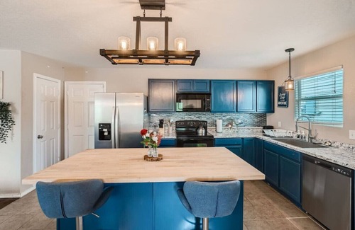 Medina Valley House | The Patriot House + Pet Friendly+Hot Tub +Fire Pit