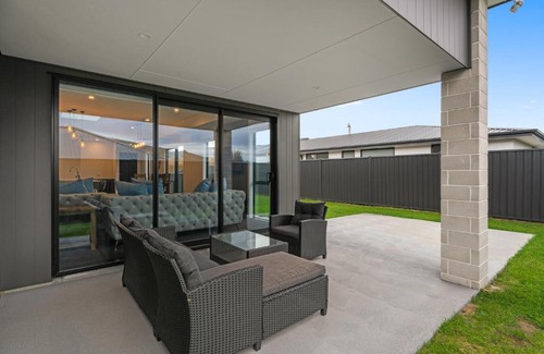 Lowburn House | The Paw - Cromwell Holiday Home