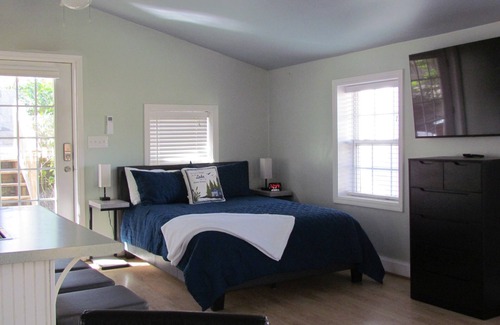 New London Cottage | The Peaceful Cove Cottage - Badin Lake Home, Cottage and boat for rent!