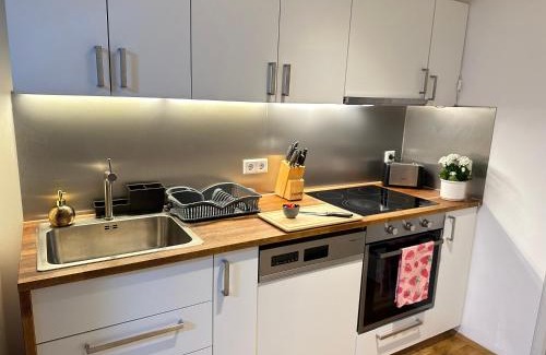 Taxham House | The Peaceful Garden Stay & Free Parking