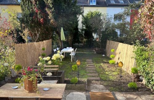 Taxham House | The Peaceful Garden Stay & Free Parking
