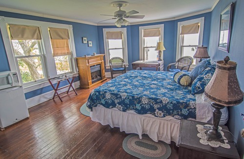 Palacios Bed & Breakfast | The Peaceful Pelican LLC