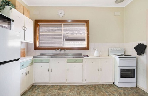Elizabeth Vale House | The Peach Tree 2 Bed Home